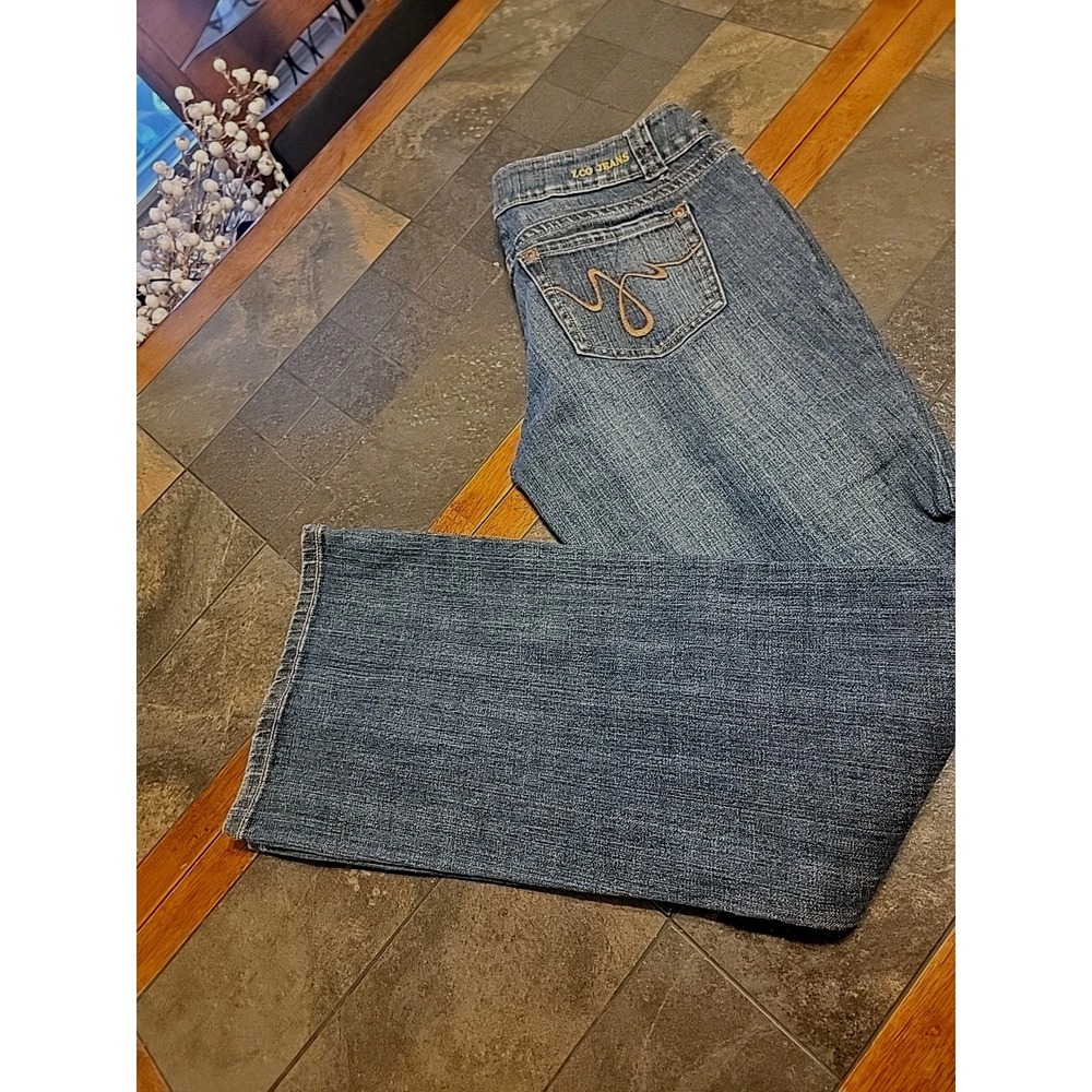 Zco boot cut lowrise medium wash jeans‎ 32 x 32 size 11 Embroidered Back Pockets